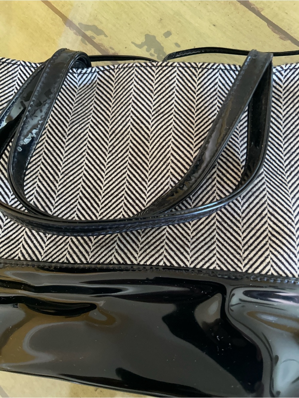 Estee Lauder Black and White Chevron Patent-Trim Tote 10“ x 7“ x 3.5”